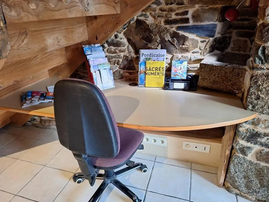 Maison En Pierre Proche Mer, Commerces Et Bus Pordic França